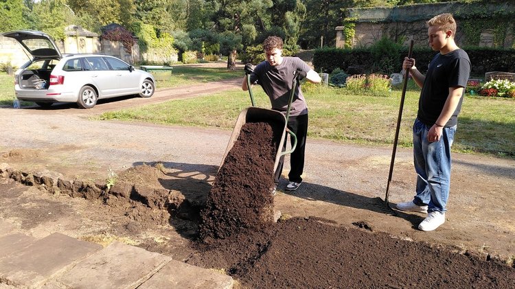 Arbeitseinsatz auf dem Nordfriedhof