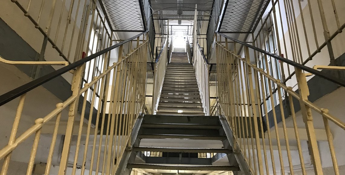 Treppe im Gefängnisgebäude Bautzen II