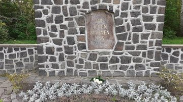 Denkmal am Kleinen Schöppenteich in Taucha