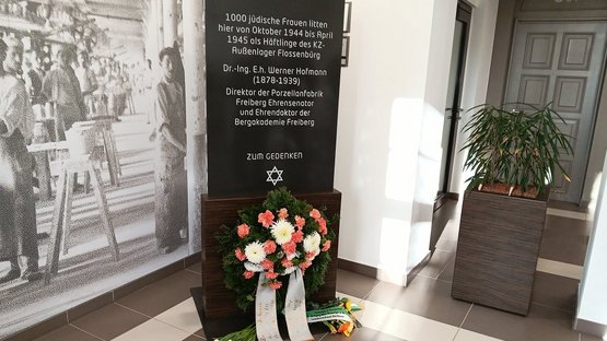Mahn- und Gedenktafel im Foyer des Landratsamtes